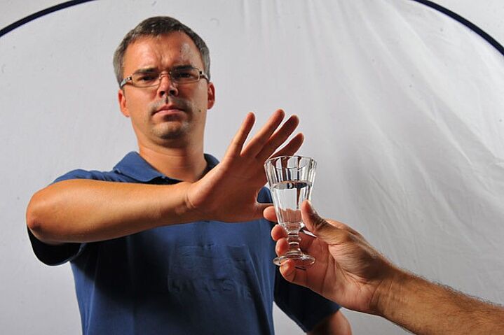 Az alkoholfogyasztás abbahagyása egy módja annak, hogy önállóan abbahagyja az ivást